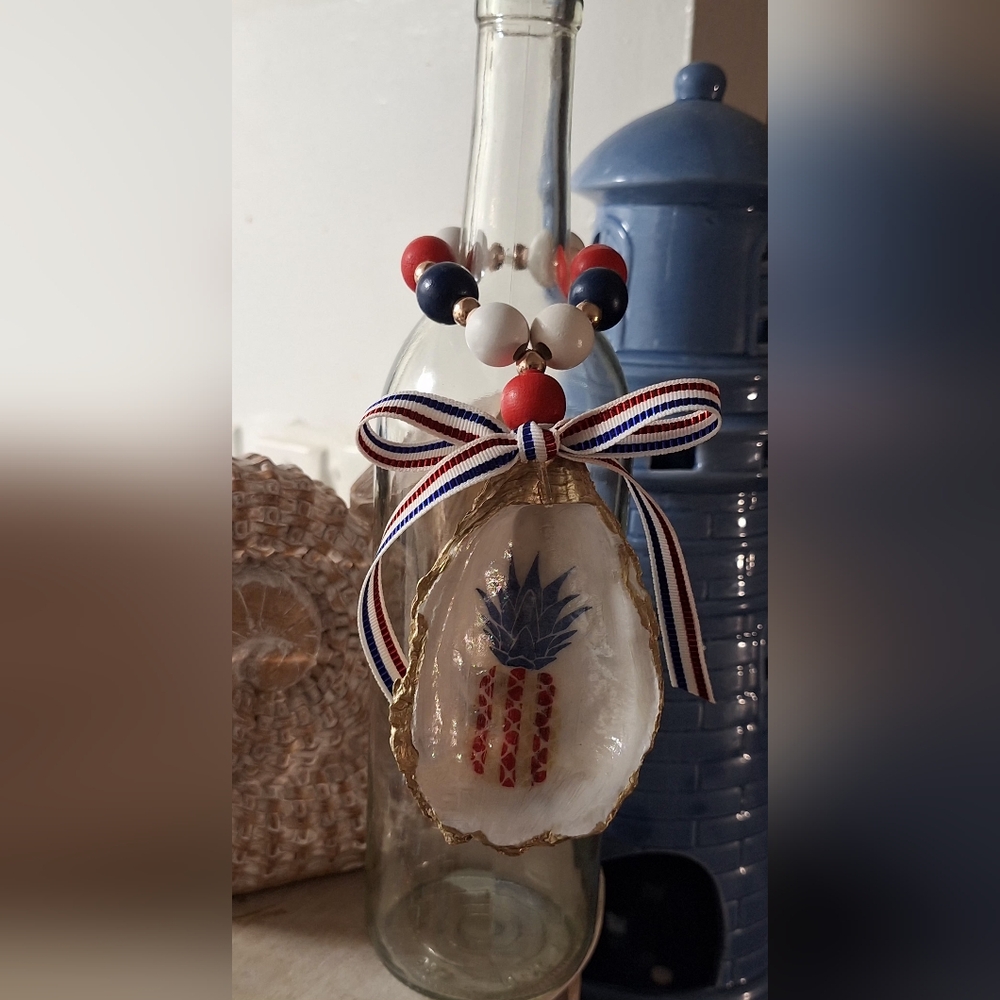 OYSTER SHELL PATRIOTIC ORNAMENT